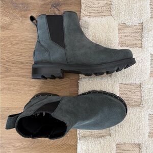 Sorel Lennox Waterproof Chelsea Boots in Dark Moss